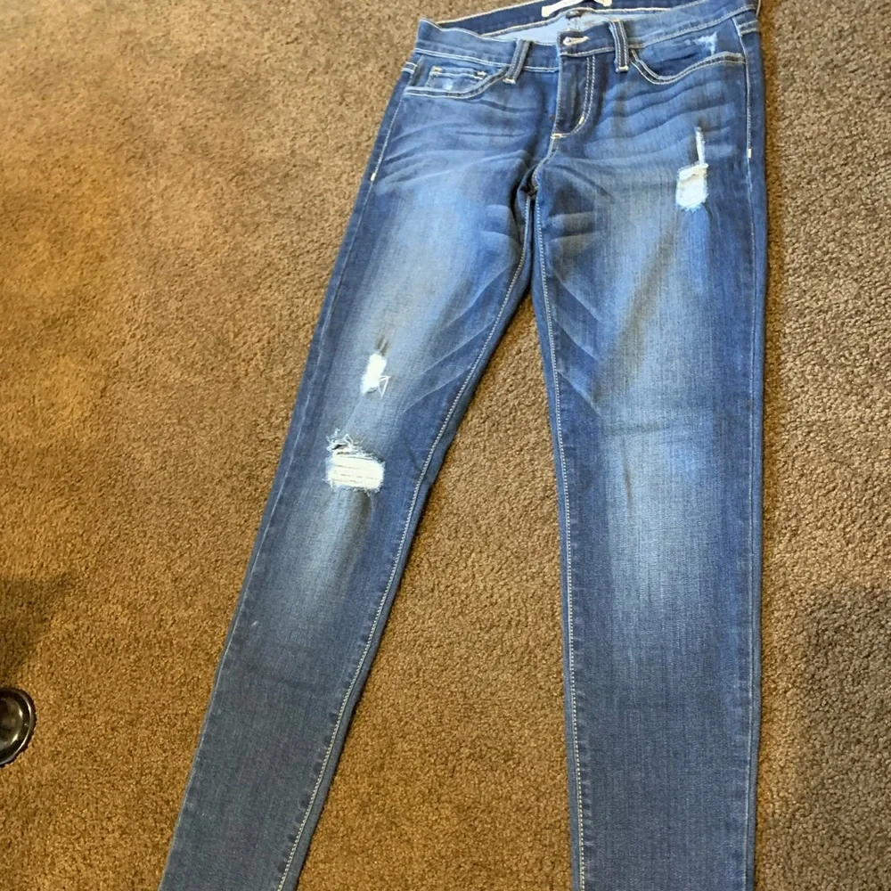 Frayed skinny jeans